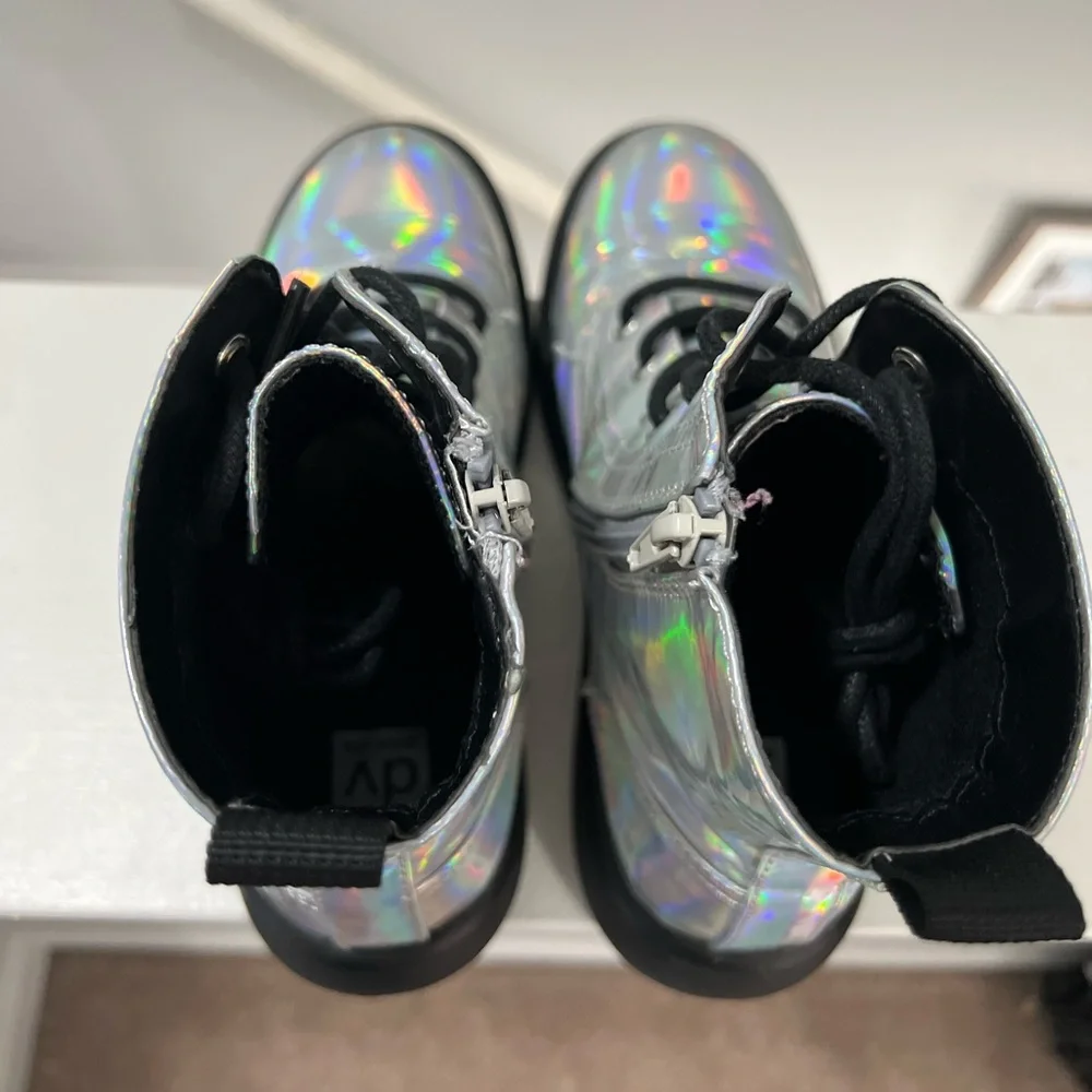 DOLCE VITA Girls Iridescent Metallic Booties | Size 4 | Lace Up + Zipper